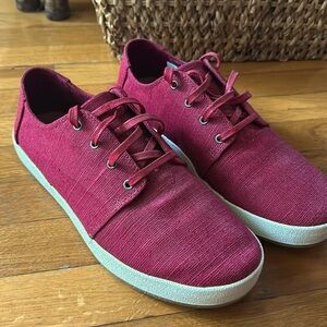 Toms Sneakers in Red - size 8.5